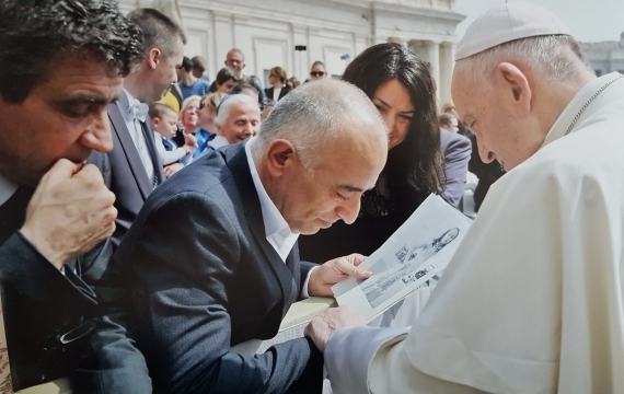 L’incontro con Papa Francesco dei superstiti del naufragio dei bambini
