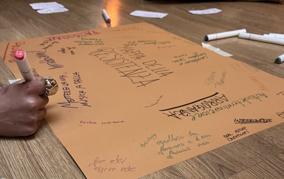 Uno sguardo all’interno dei laboratori nelle comunità